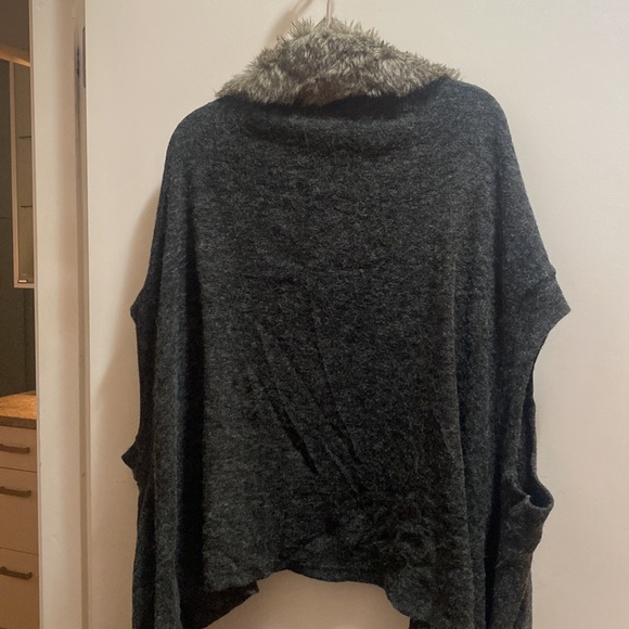 Faux fur trim sweater - Picture 5 of 5